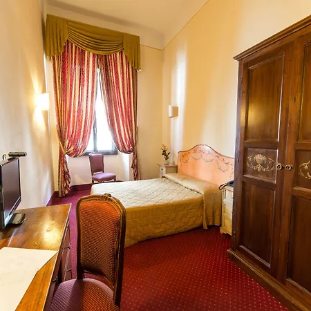 Paris Hotel 3*