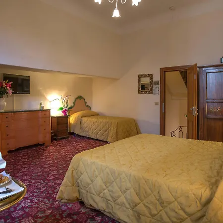 Paris Hotel 3*